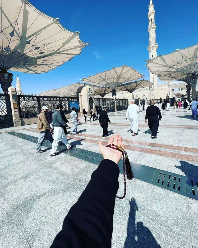 Mina Mədinəni ziyarət etdi