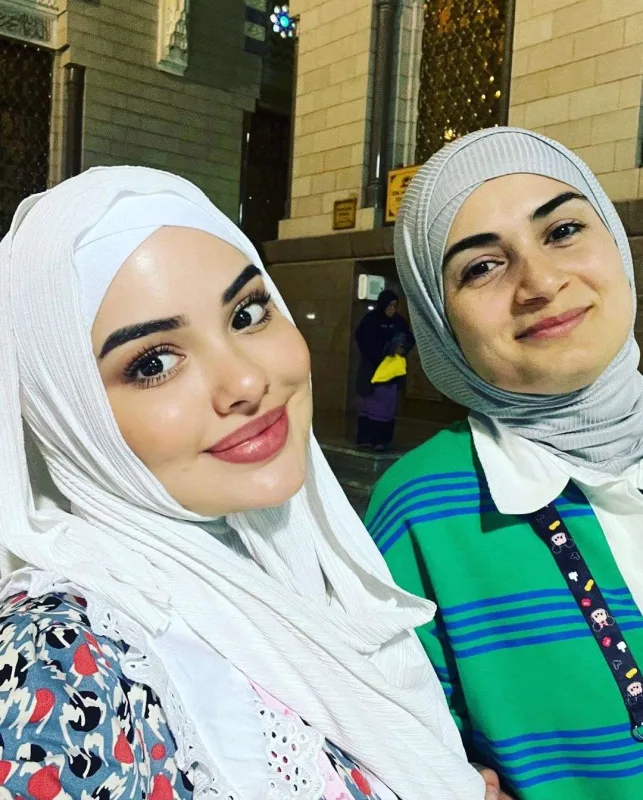 Mina Mədinəni ziyarət etdi