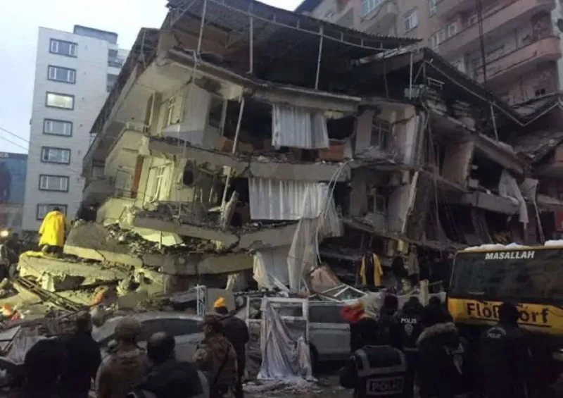 Türk aktyorla xanımı da zəlzələdə öldü