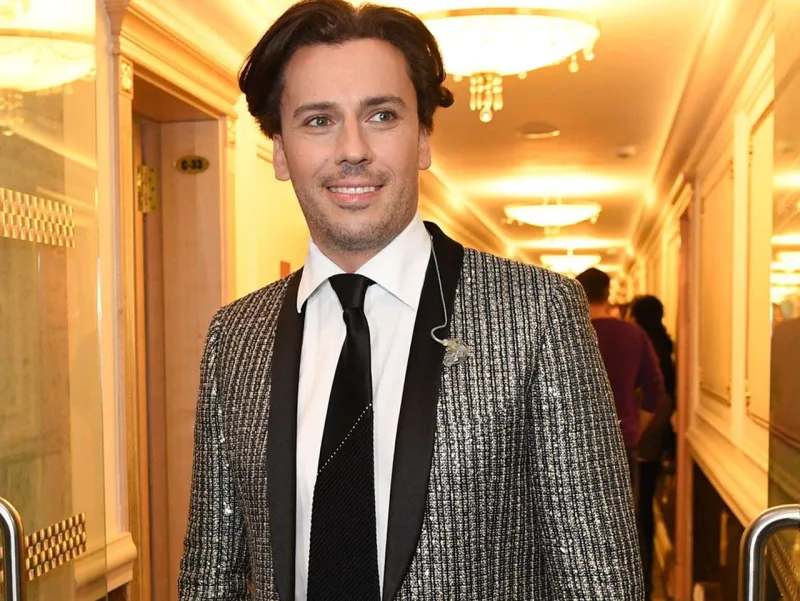 Səhnədə Maksimi təhqir etdi