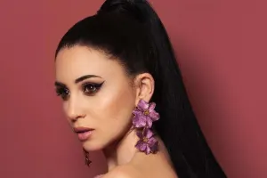 Türk müğənni zəlzələdə 10 doğmasını itirdi