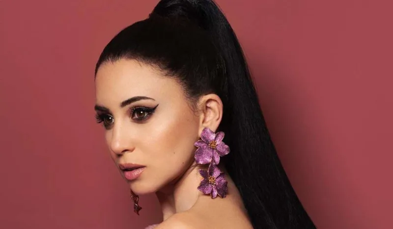 Türk müğənni zəlzələdə 10 doğmasını itirdi