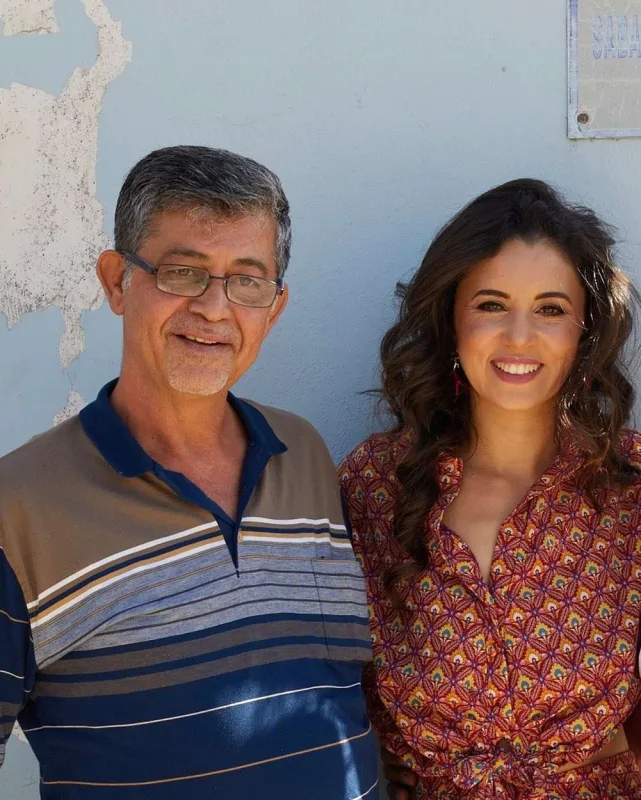 Türk müğənni zəlzələdə 10 doğmasını itirdi