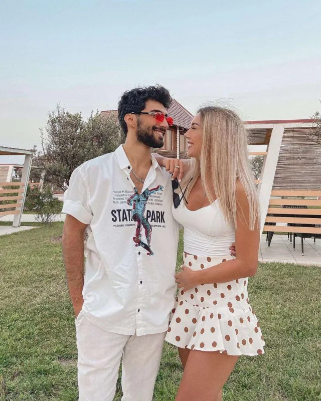 Duet ortağına evlilik təklifi etdi - Video