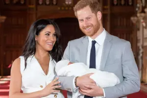 Meqan yenidən hamilədir?