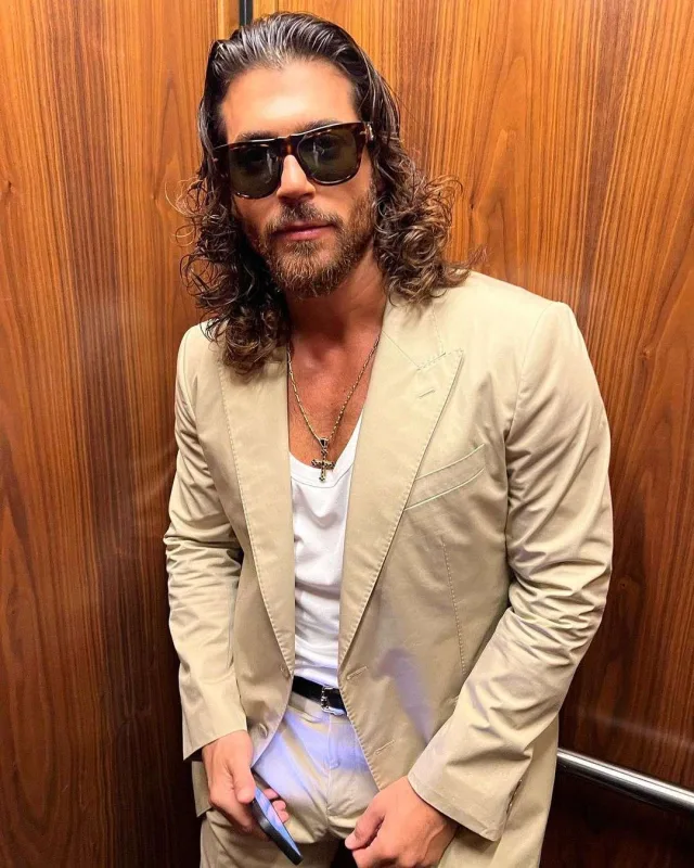 Can Yaman İtaliyadan 1 milyonluq yardım topladı