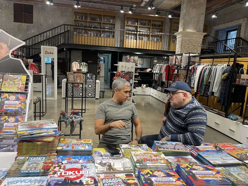 Bəhram Bağırzadə Anar Ələkbərovla bir yerdə