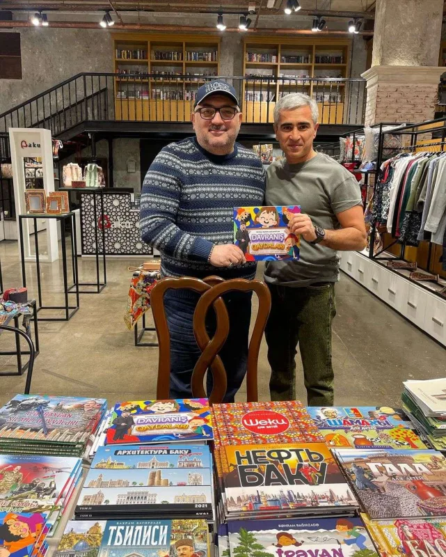 Bəhram Bağırzadə Anar Ələkbərovla bir yerdə