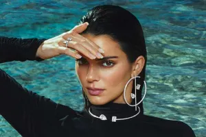 Kendalı onunla öpüşəndə görüblər