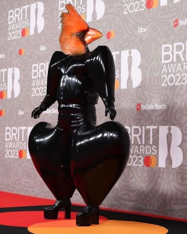 Sem Smit “caps”ləri ilə gündəmdə