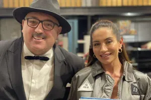 Arzu Əliyeva Əməkdar artistdən kitab aldı