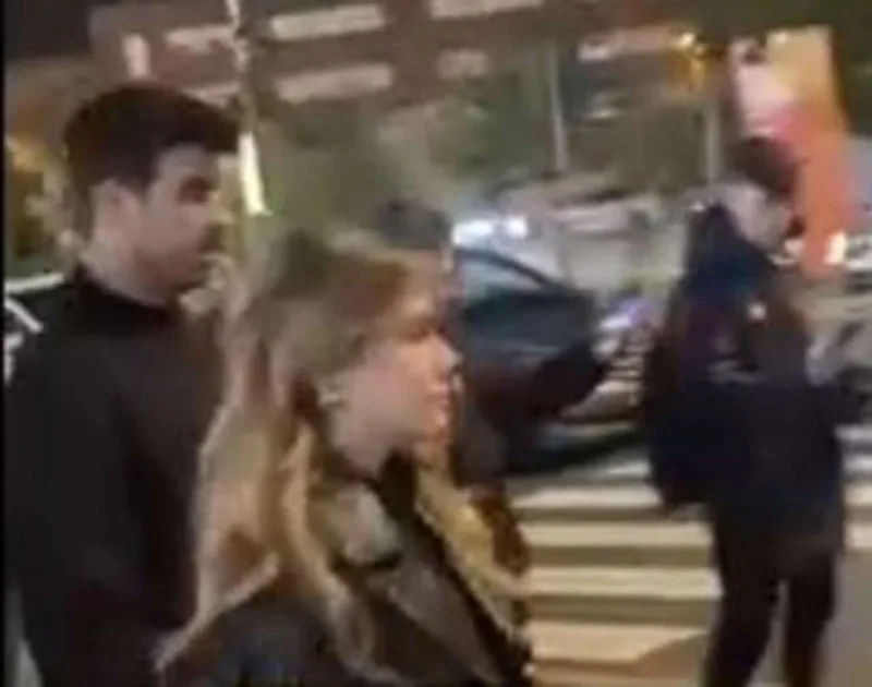 Şakira fanatı Pikeylə sevgilisini restoranından qovdu