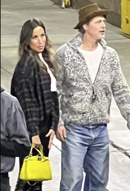 Bred uşaqlarını sevgilisi ilə tanış etdi