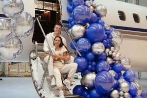 Məşhur blogerdən ərinə şəxsi təyyarəli sürpriz