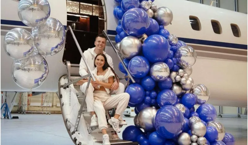 Məşhur blogerdən ərinə şəxsi təyyarəli sürpriz