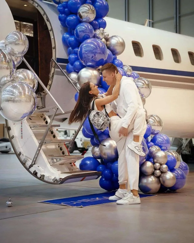 Məşhur blogerdən ərinə şəxsi təyyarəli sürpriz