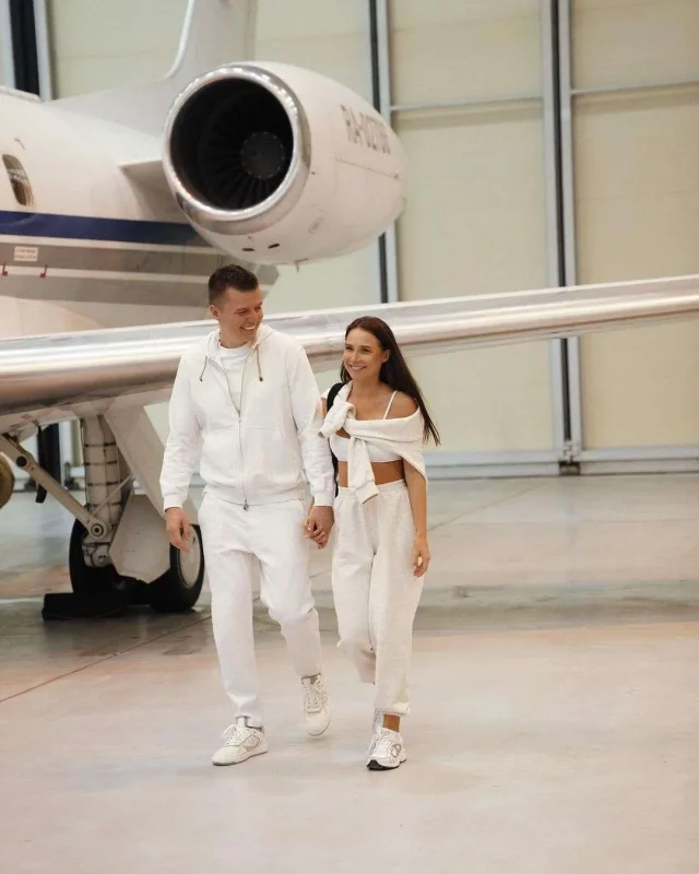 Məşhur blogerdən ərinə şəxsi təyyarəli sürpriz