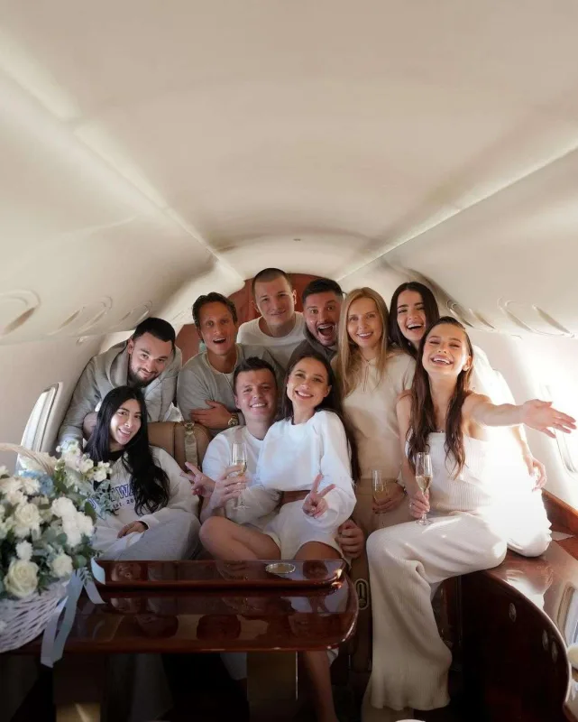 Məşhur blogerdən ərinə şəxsi təyyarəli sürpriz