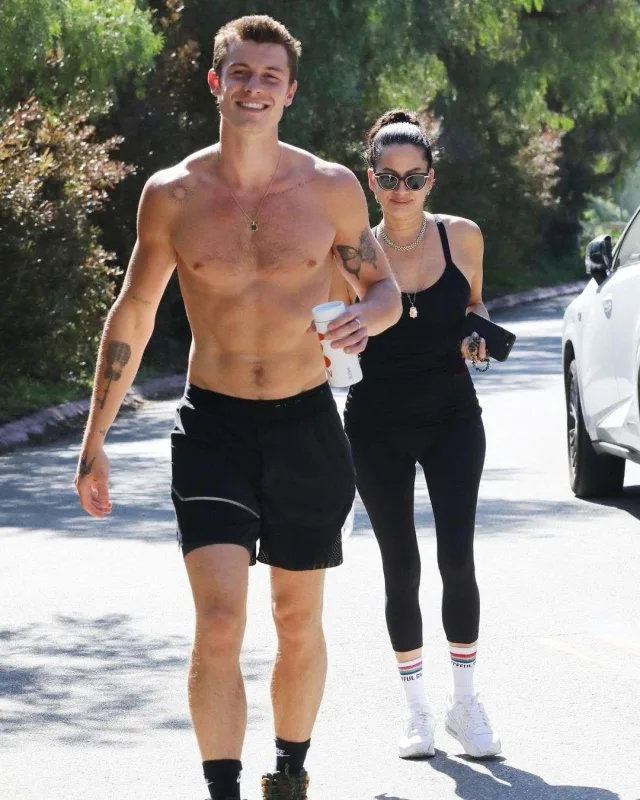 Şonla 51 yaşlı sevgilisi gəzintidə