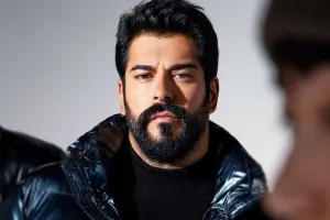 Qətərdə qazandığı pulu zəlzələ qurbanlarına bağışladı