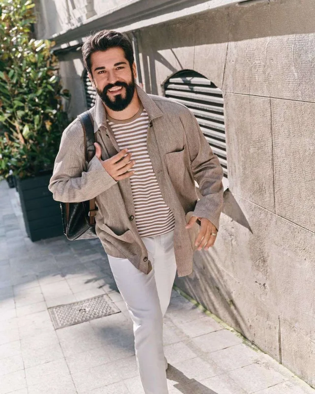 Qətərdə qazandığı pulu zəlzələ qurbanlarına bağışladı