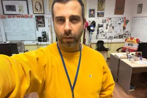 Urqant koftasının rənginə görə qınanıldı