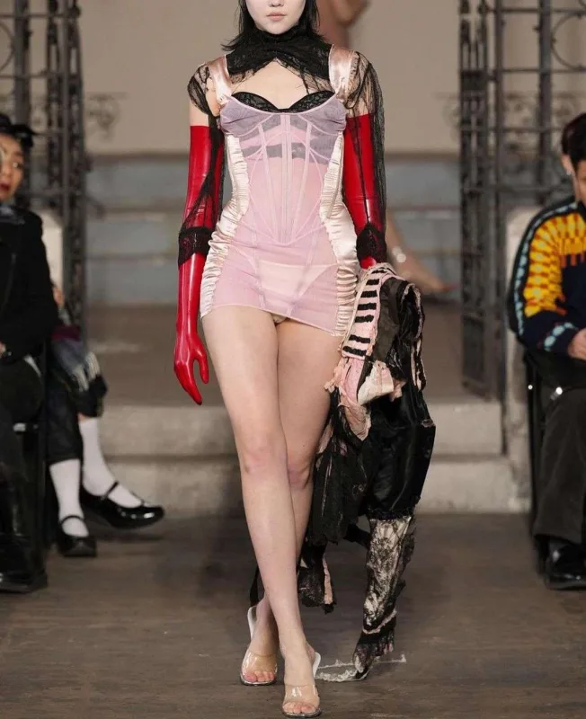 Türk dizaynerin libasları müzakirə yaratdı