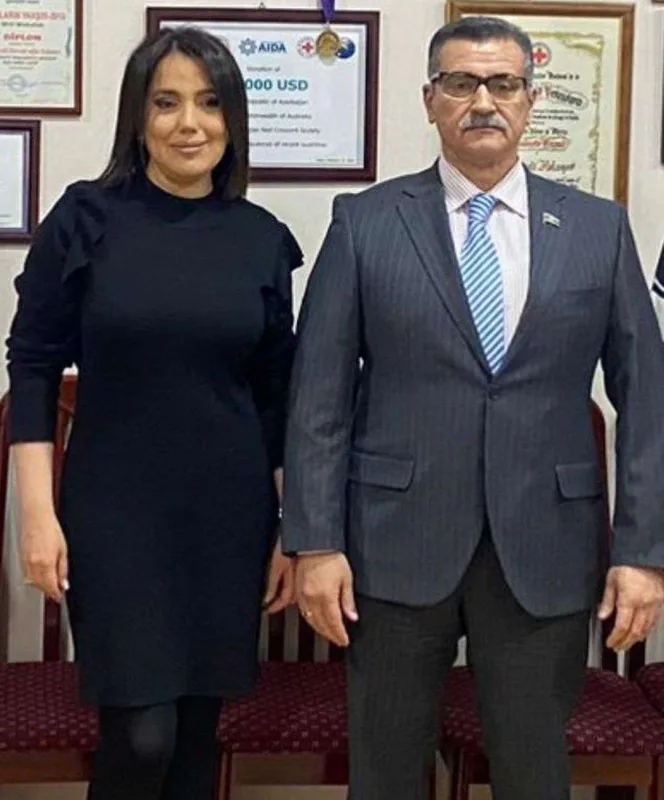 Deputat Laləyə fəxri fərmanı təqdim etdi