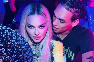 Madonna 41 yaş kiçik sevgilisini aldatdı