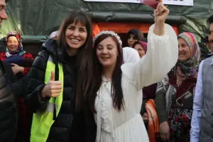 Zəlzələdən zərərçəkən gənclər evləndi, Aslı şahid oldu