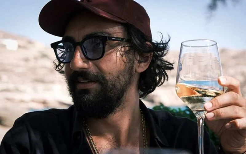 Bu dəfə onunla sevgilidir