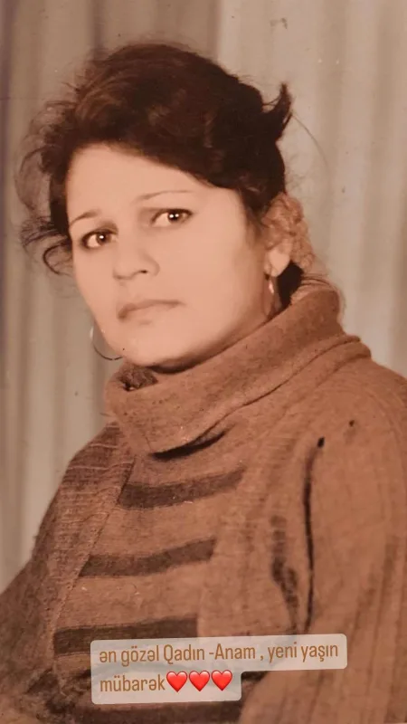 Anası və qızı ilə fotosunu paylaşdı