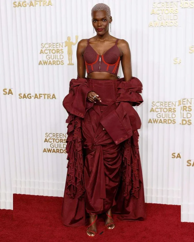 Qırmızı xalının ən diqqətçəkənləri