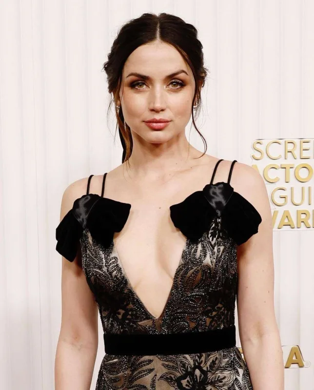 Qırmızı xalının ən diqqətçəkənləri