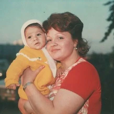 Ailəsinin arxiv kadrlarını paylaşdı