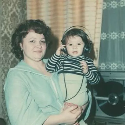 Ailəsinin arxiv kadrlarını paylaşdı