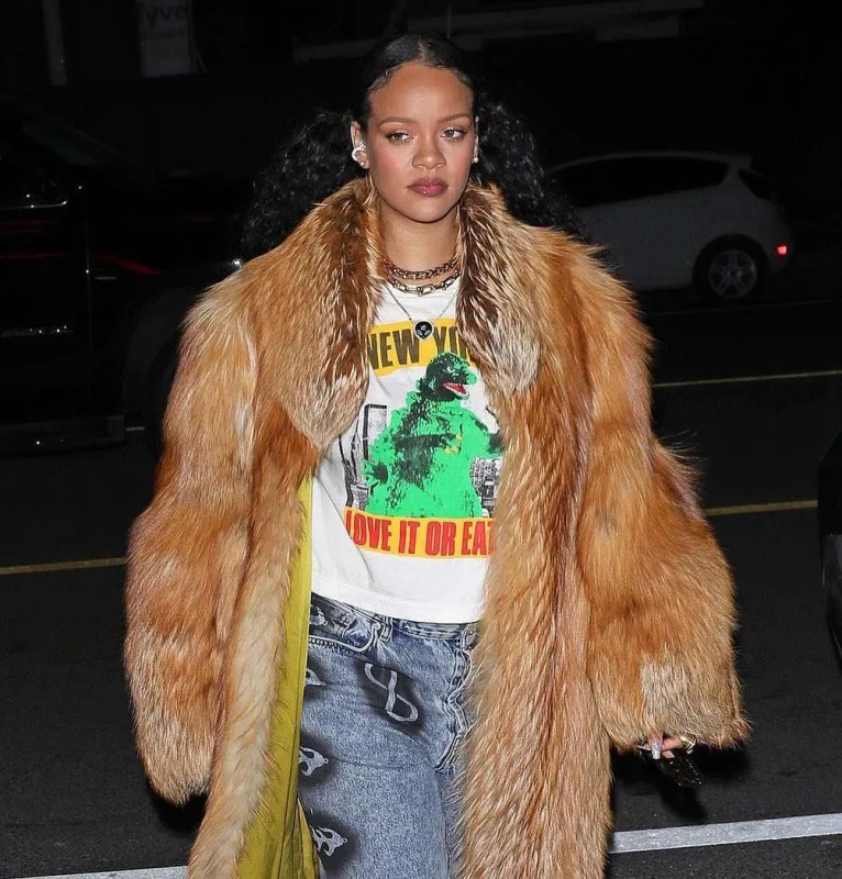 Real kürk geyindiyi üçün linç olundu