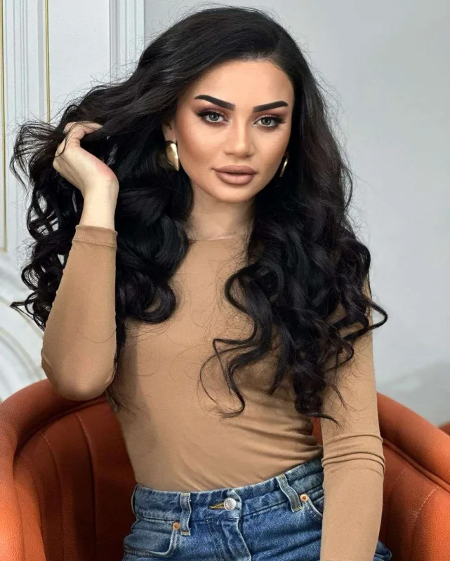 Zeynəb eşq yaşadığını açıqladı