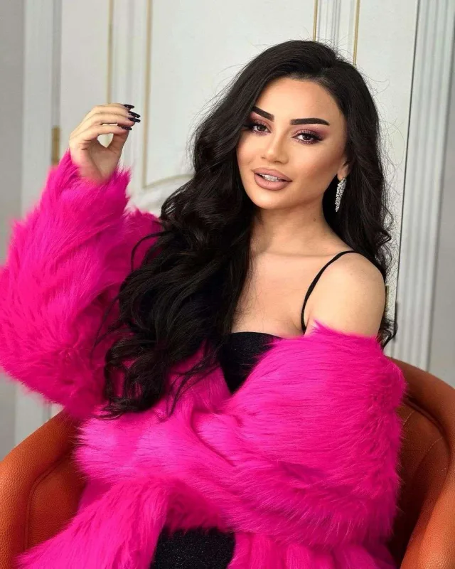 Zeynəb eşq yaşadığını açıqladı