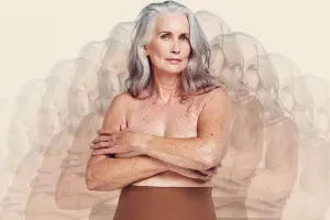 63 yaşlı model alt paltarında pozalar verdi