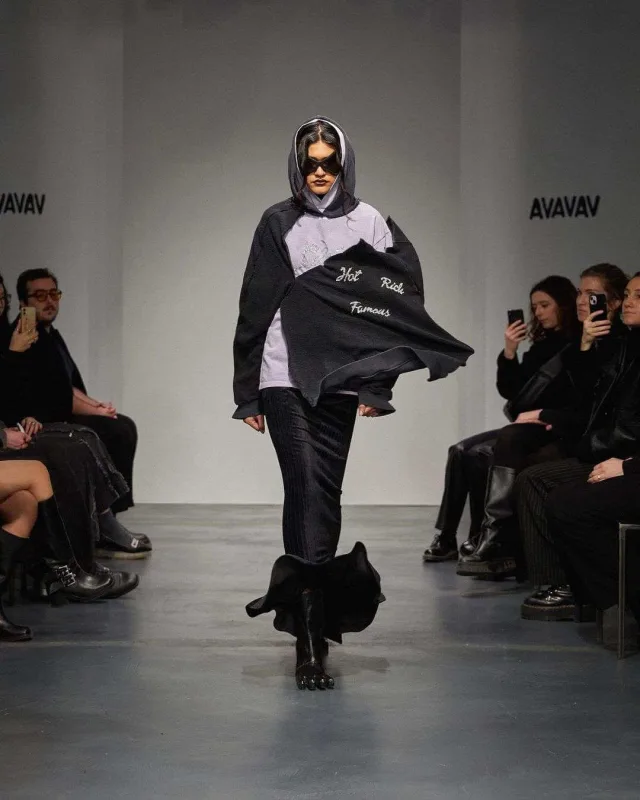 Sökülən, dağılan və qırılan moda nümayişi...