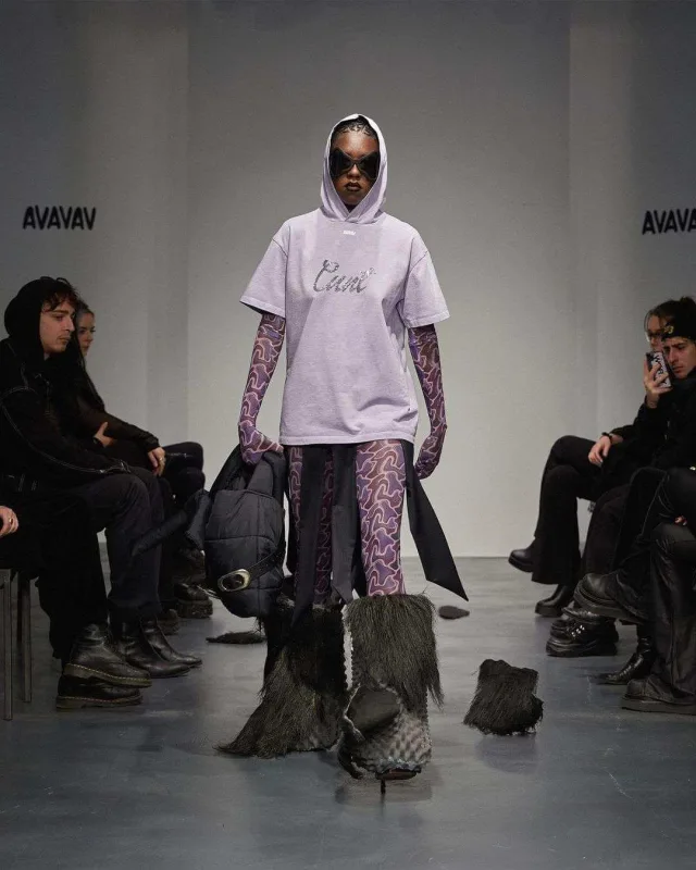 Sökülən, dağılan və qırılan moda nümayişi...