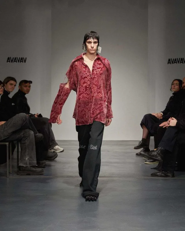 Sökülən, dağılan və qırılan moda nümayişi...