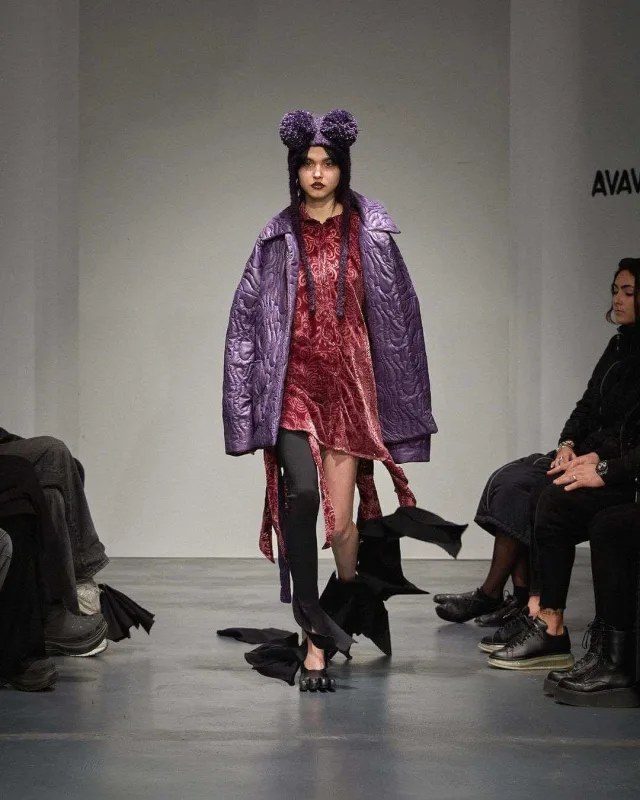 Sökülən, dağılan və qırılan moda nümayişi...