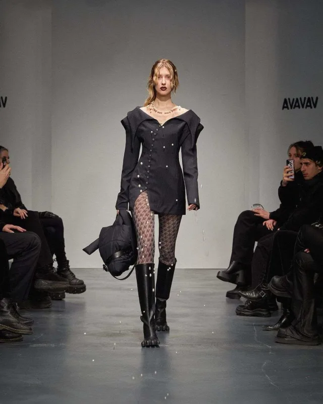 Sökülən, dağılan və qırılan moda nümayişi...