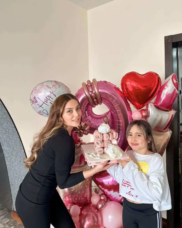 Ayandan qızıyla doğum günü fotoları