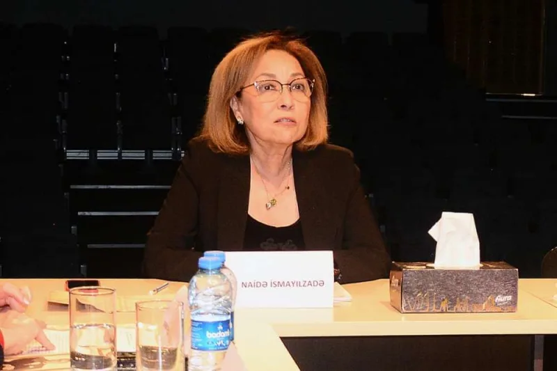 Gənc Tamaşaçılar Teatrında dəyirmi masa