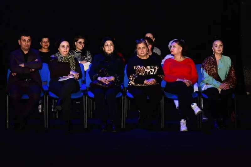 Gənc Tamaşaçılar Teatrında dəyirmi masa