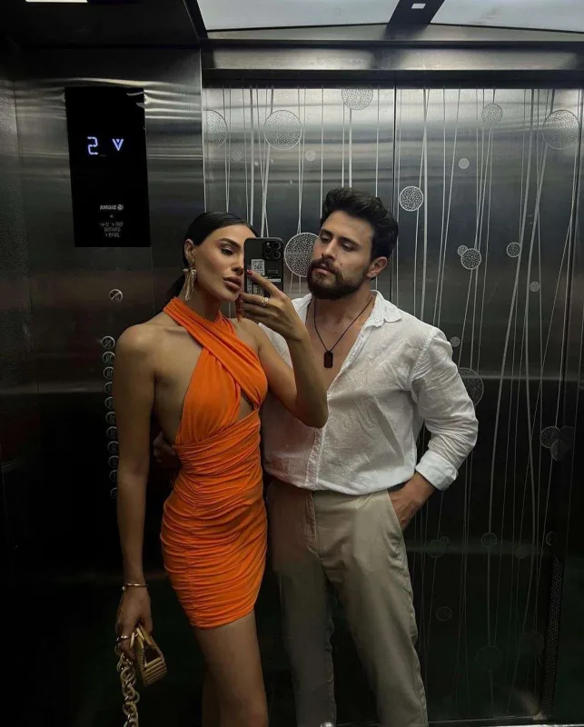 “Bədənim açıq-saçıq geyimləri daşıya bilir”