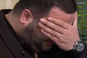 Efirdə atasına görə ağladı